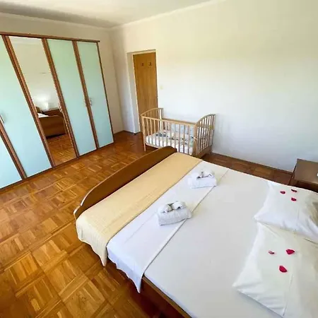 In 42254 Jadranovo