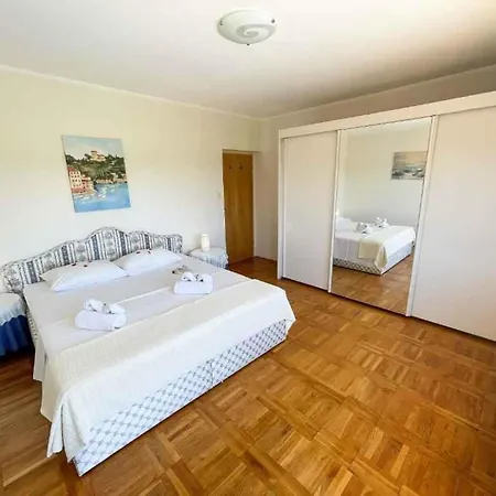 Vakantiehuis In 42254 Jadranovo